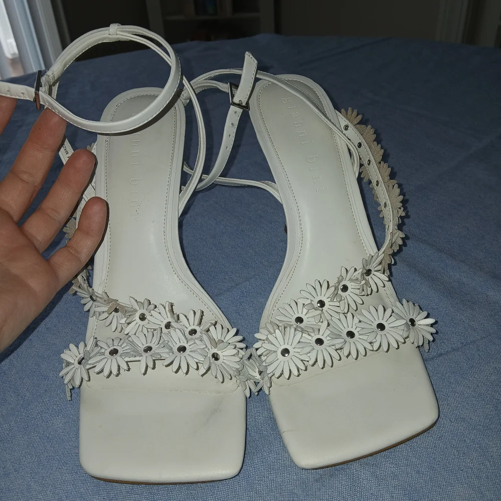 Gianni Bini White Floral Heels - Picture 3 of 5